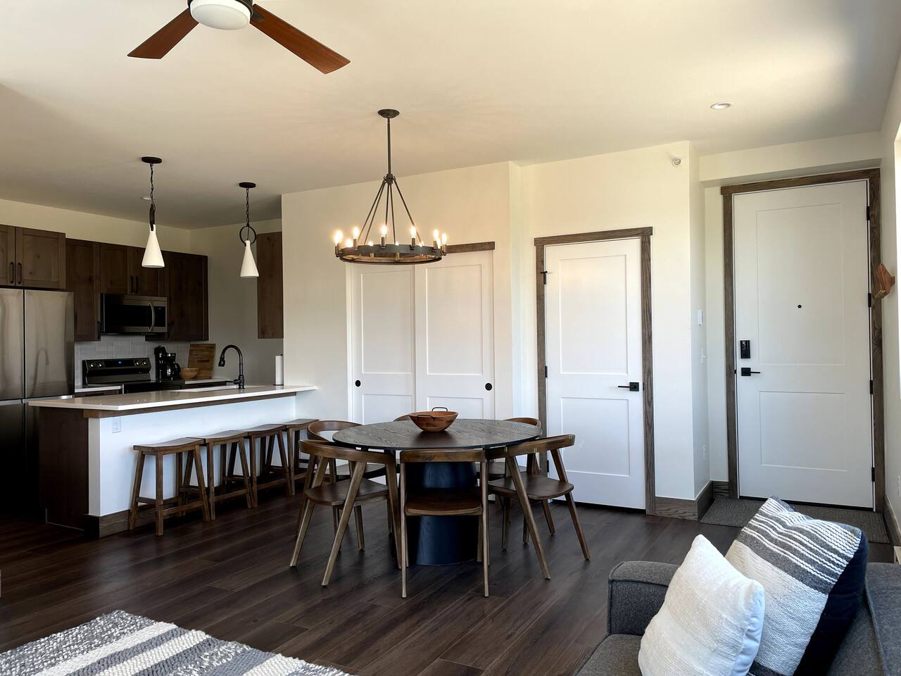 Fraser Escape w/ private hot tub & personal garage