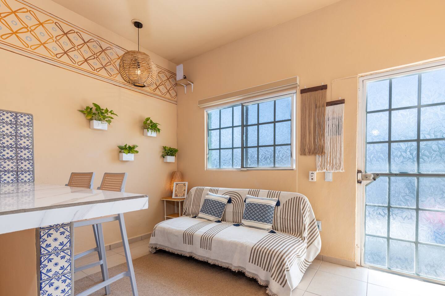 Steps to Beach & DownTwn | Starlink WiFi | Pets OK