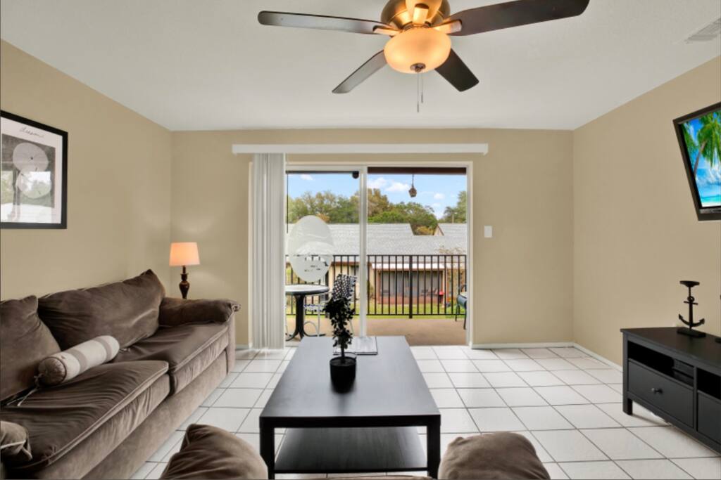 Clearwater condo, community pool, min to the beach