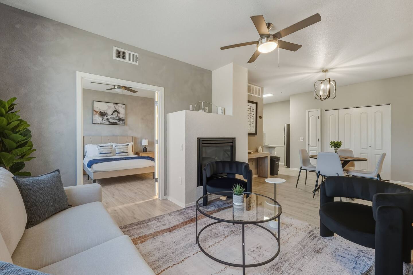 Cozy 2BR | 2BA • Pool • Gym • Free Parking1