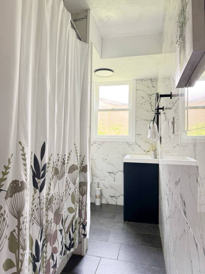 Riverside A | QUEEN 1BD/1BA Apt next to Riverfront