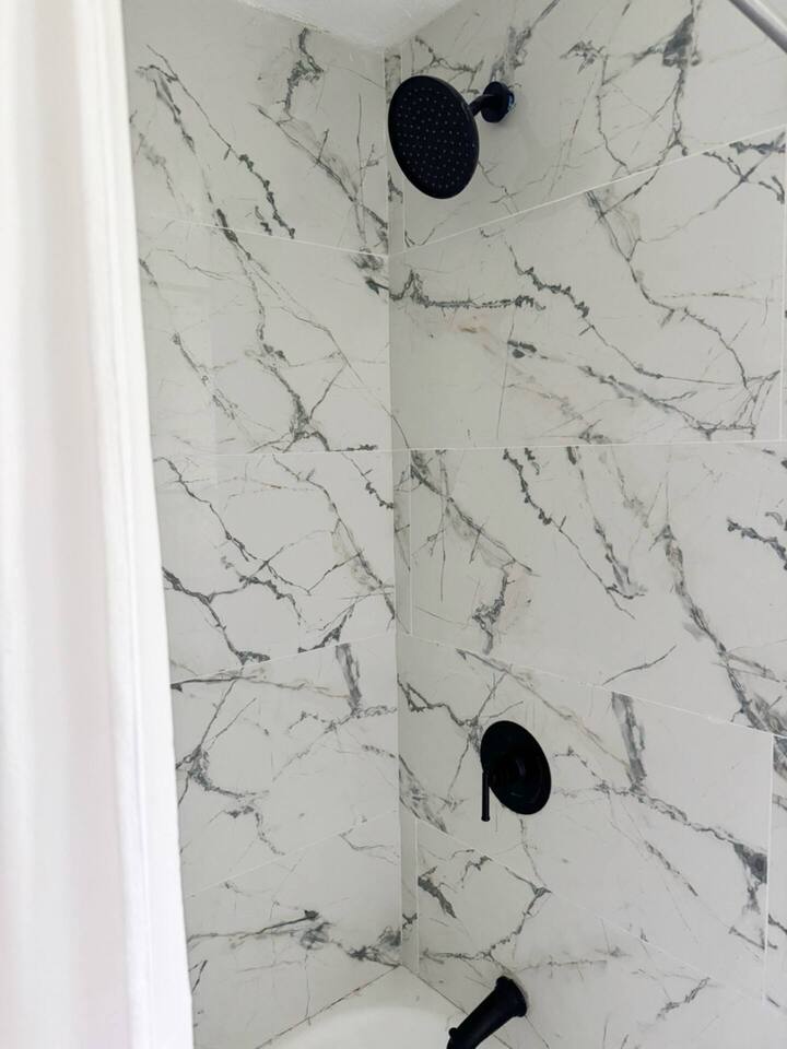 Riverside A | QUEEN 1BD/1BA Apt next to Riverfront