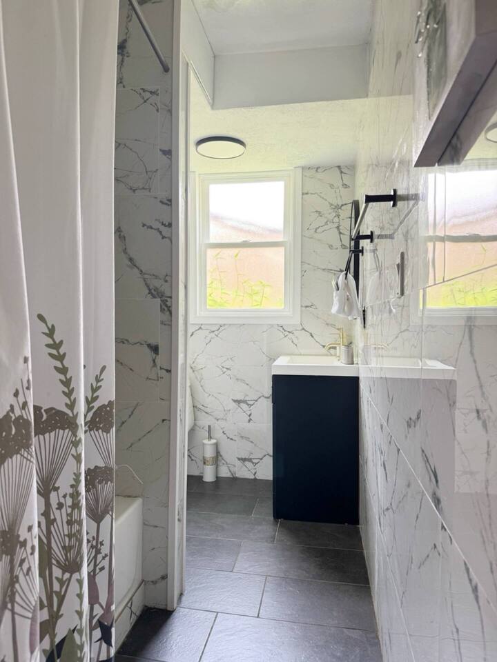 Riverside A | QUEEN 1BD/1BA Apt next to Riverfront photo 5