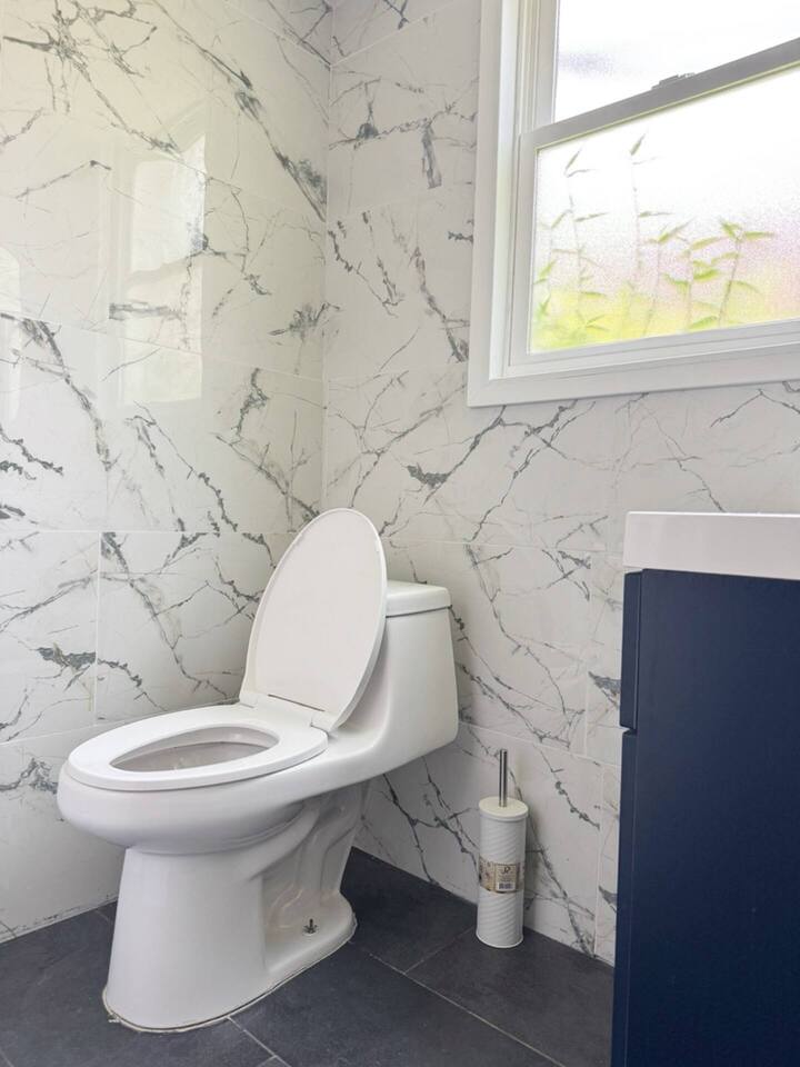 Riverside A | QUEEN 1BD/1BA Apt next to Riverfront