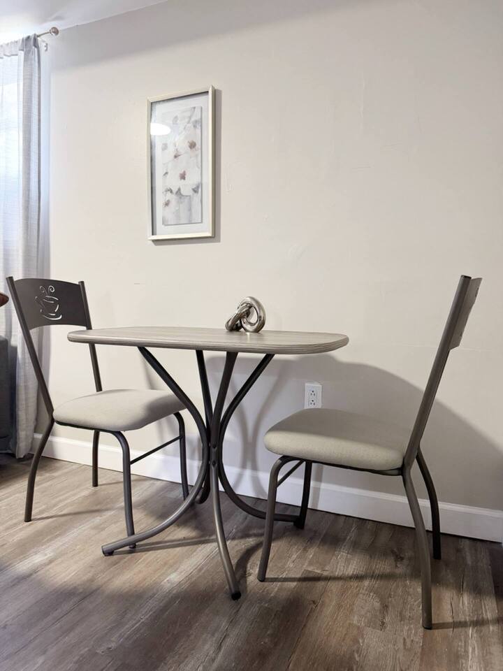 Riverside A | QUEEN 1BD/1BA Apt next to Riverfront photo 4