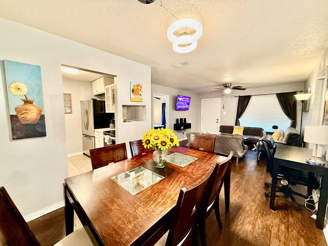2 Master br apt 1st floor ,20 min to beach