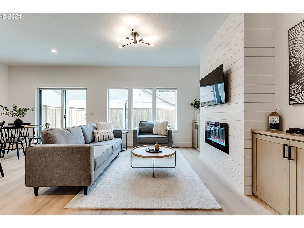 Bright Modern Home, Sauna, King, 1.9 mi. to Autzen