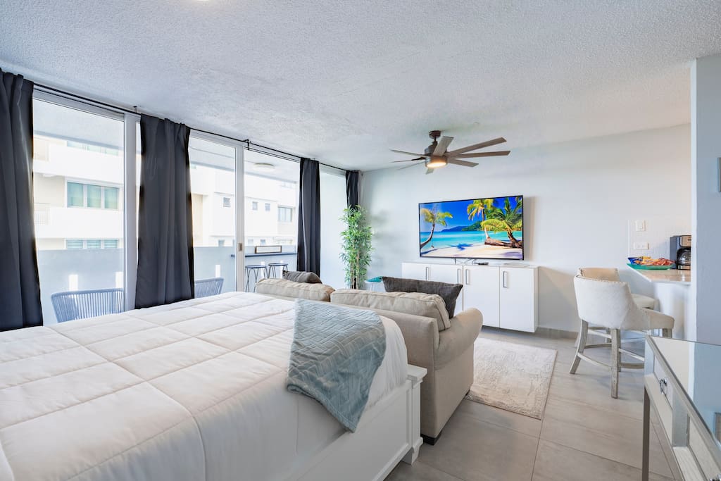 Chic Oceanview Studio in the Heart of Isla Verde