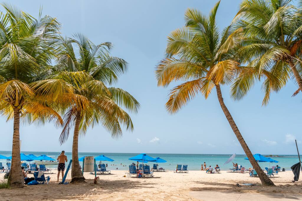 Spacious 4BR/2B Duplex in Isla Verde w/Pool+2PK
