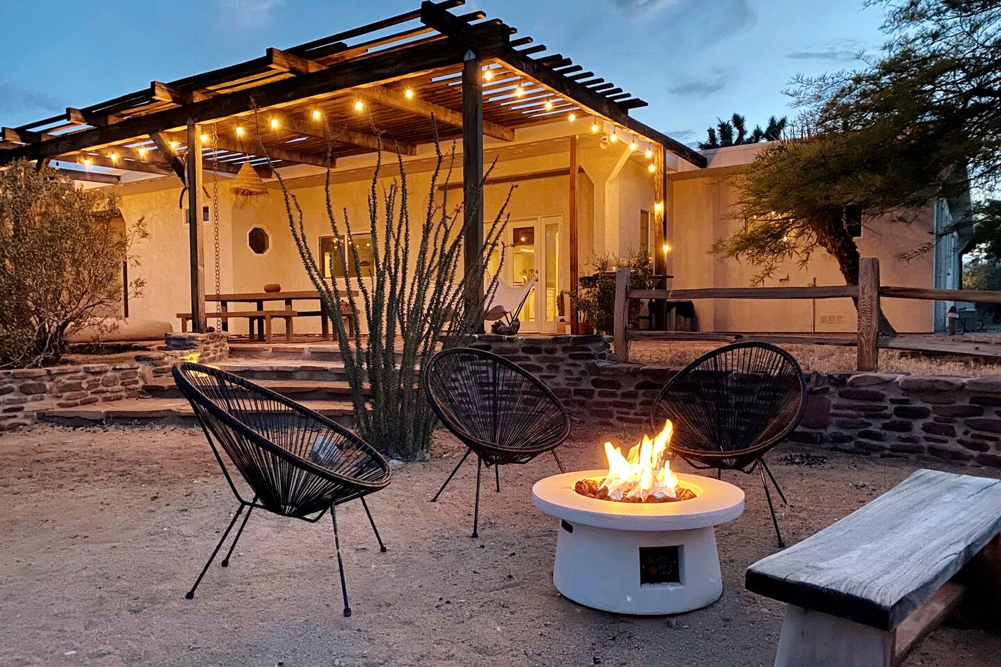 Sage Desert Retreat- Spa, 5 acres, fire pit, views