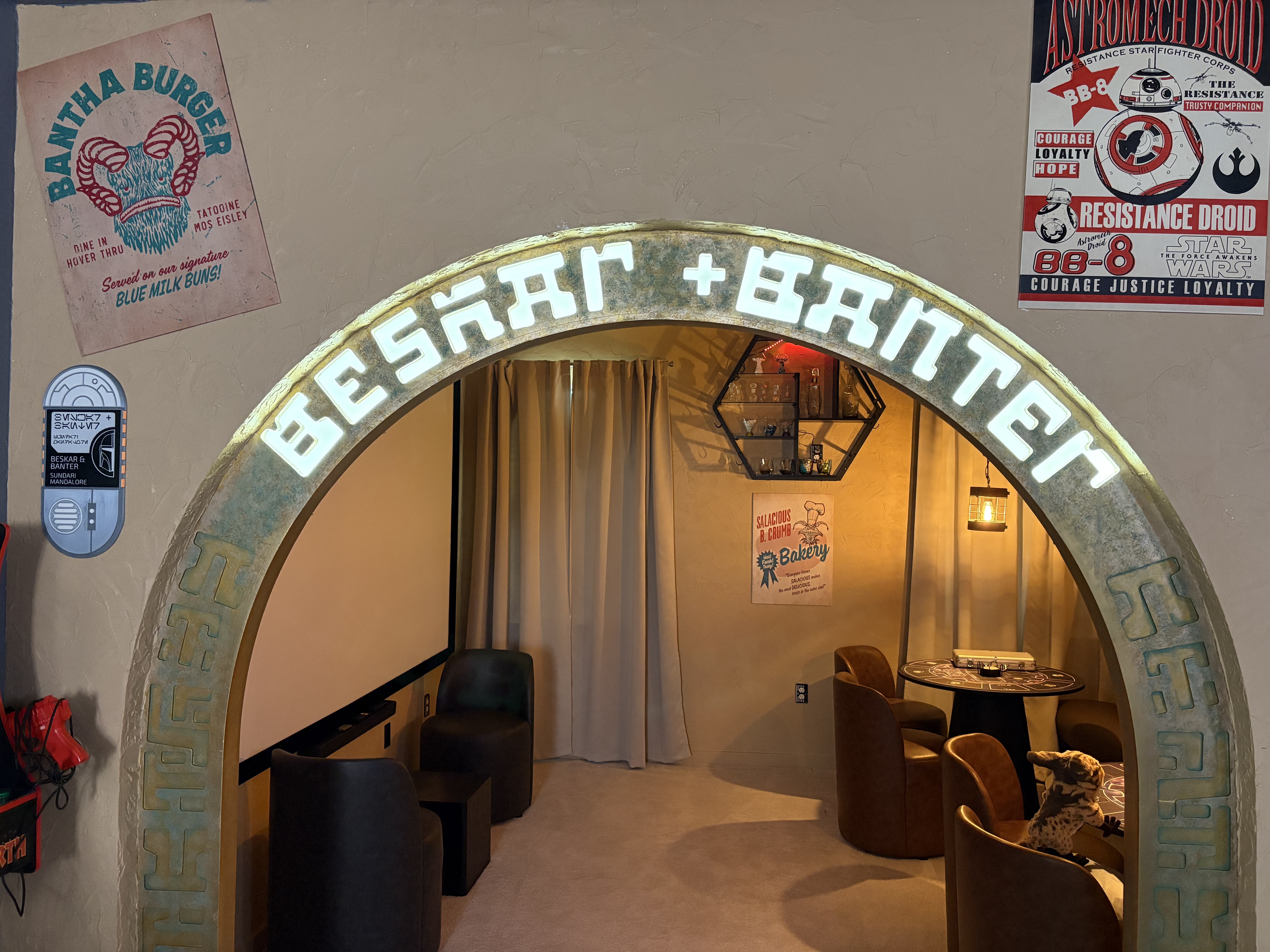 Star Wars Immersive Experience•8 BRM, Sleeps 20