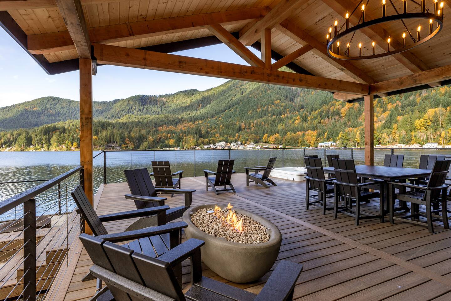 Eagle's Landing • Hot Tub & Panoramic Lake Views