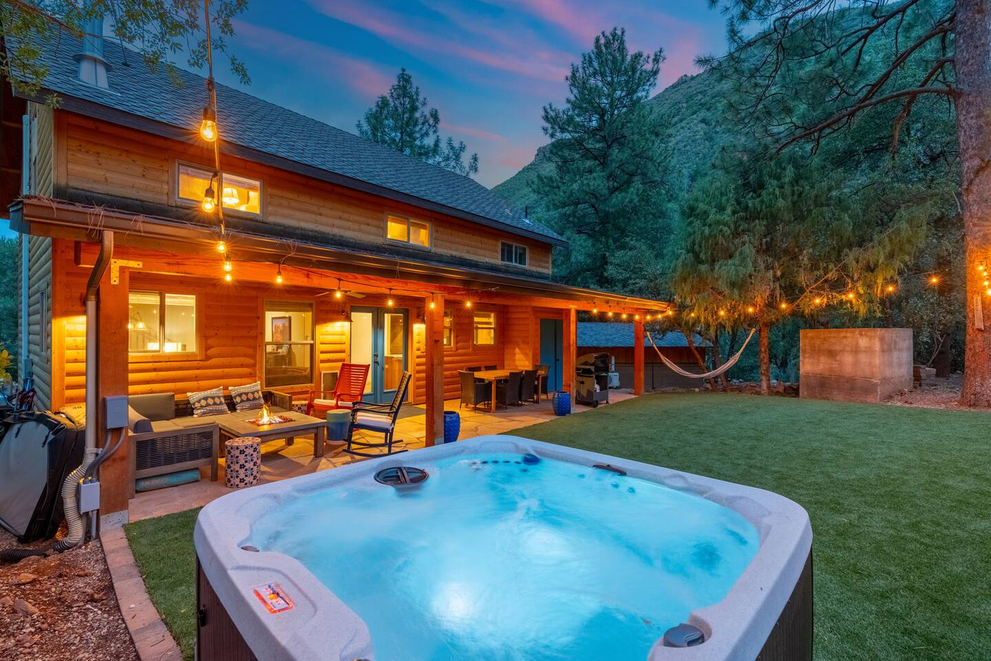 Sedona 4BR Hideaway w/ Hot Tub & Canyon Views