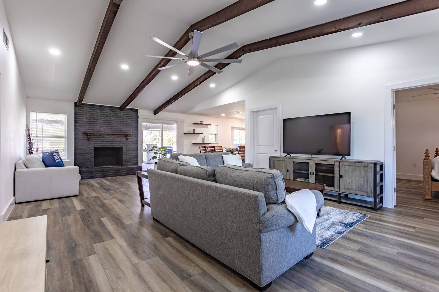 Modern Guesthouse Luxe Retreat