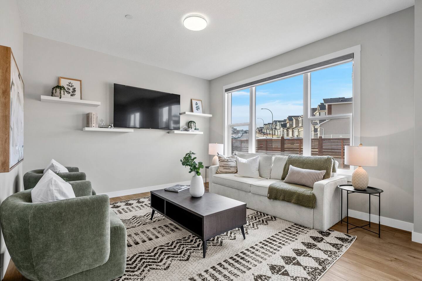 5BR Home2 Kitchens•Double Garage•Close to Banff