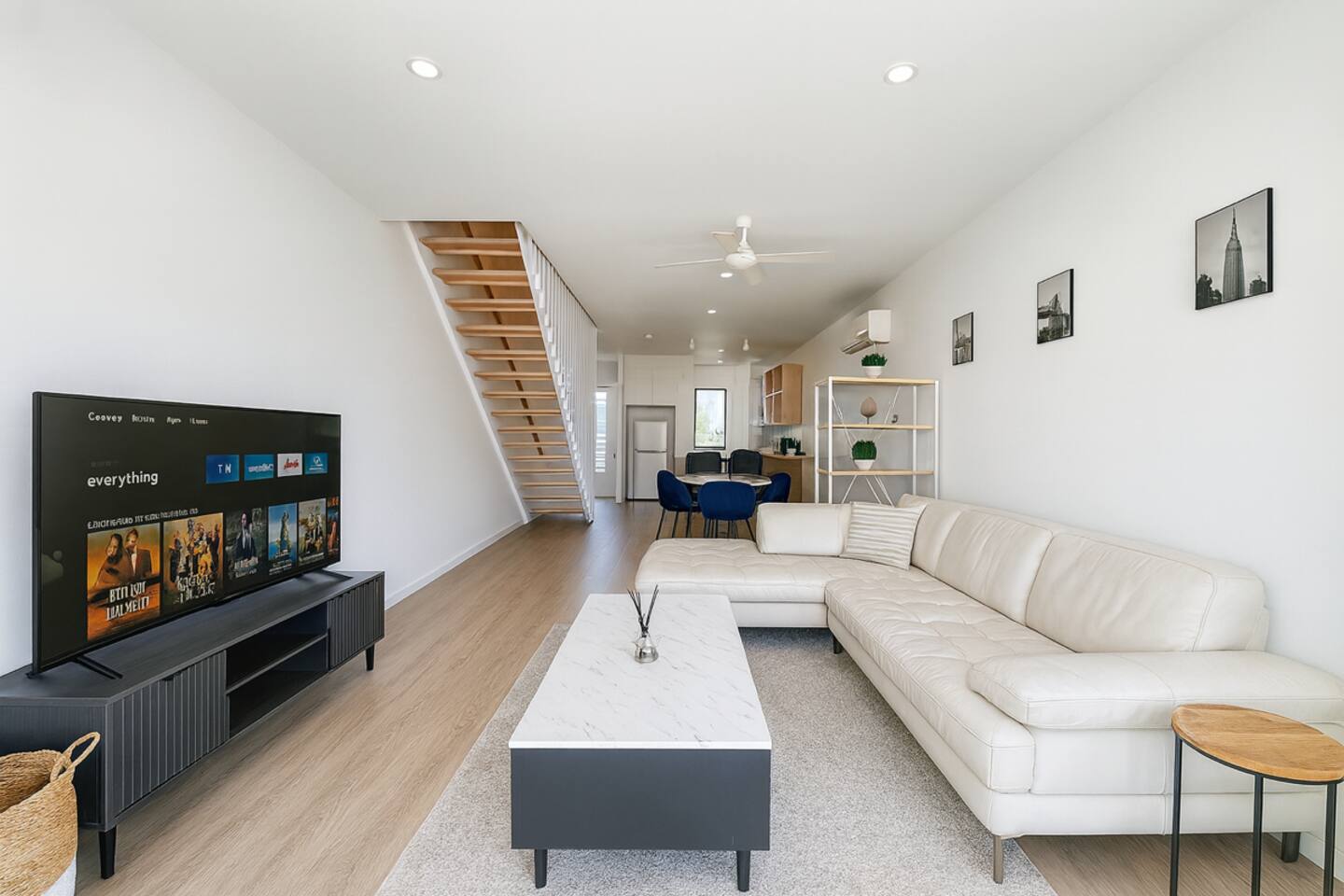 Southport Central Boutique Stay - Space & Fun!