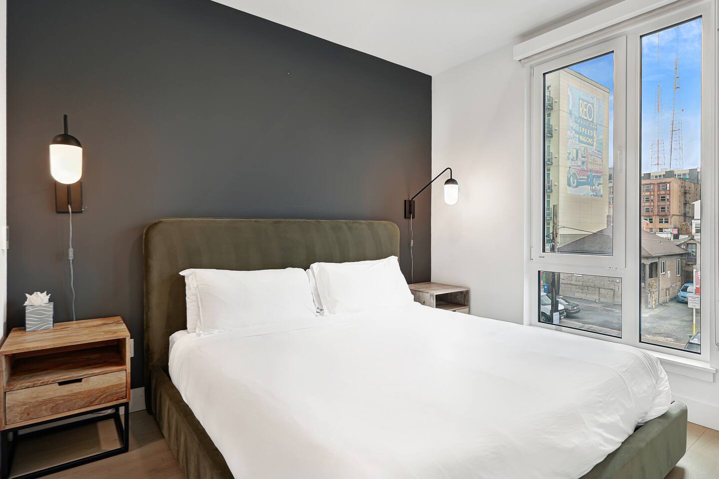 SOLIS Capitol Hill - Ideal Spot in Walkable Locale