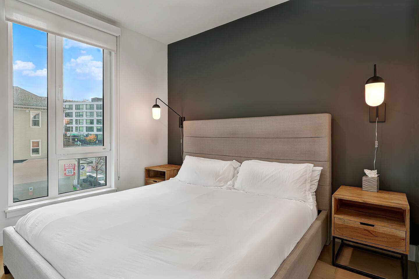 Sleek Condo, Perfect Location - SOLIS Capitol Hill