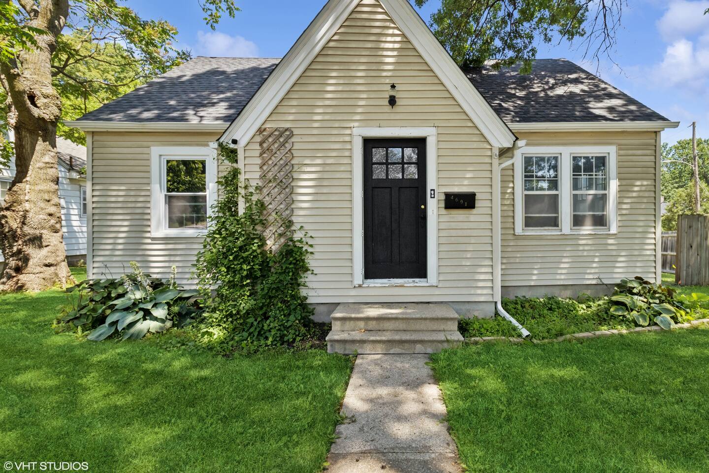 Storybook Home & Hidden Gem in Des Moines