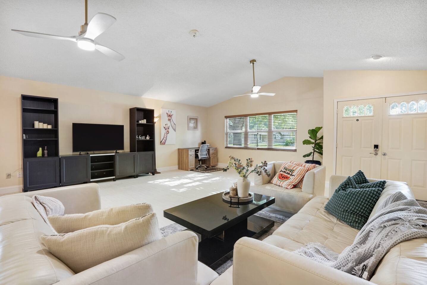 Gandy Getaway | Modern | Stylish & Spacious