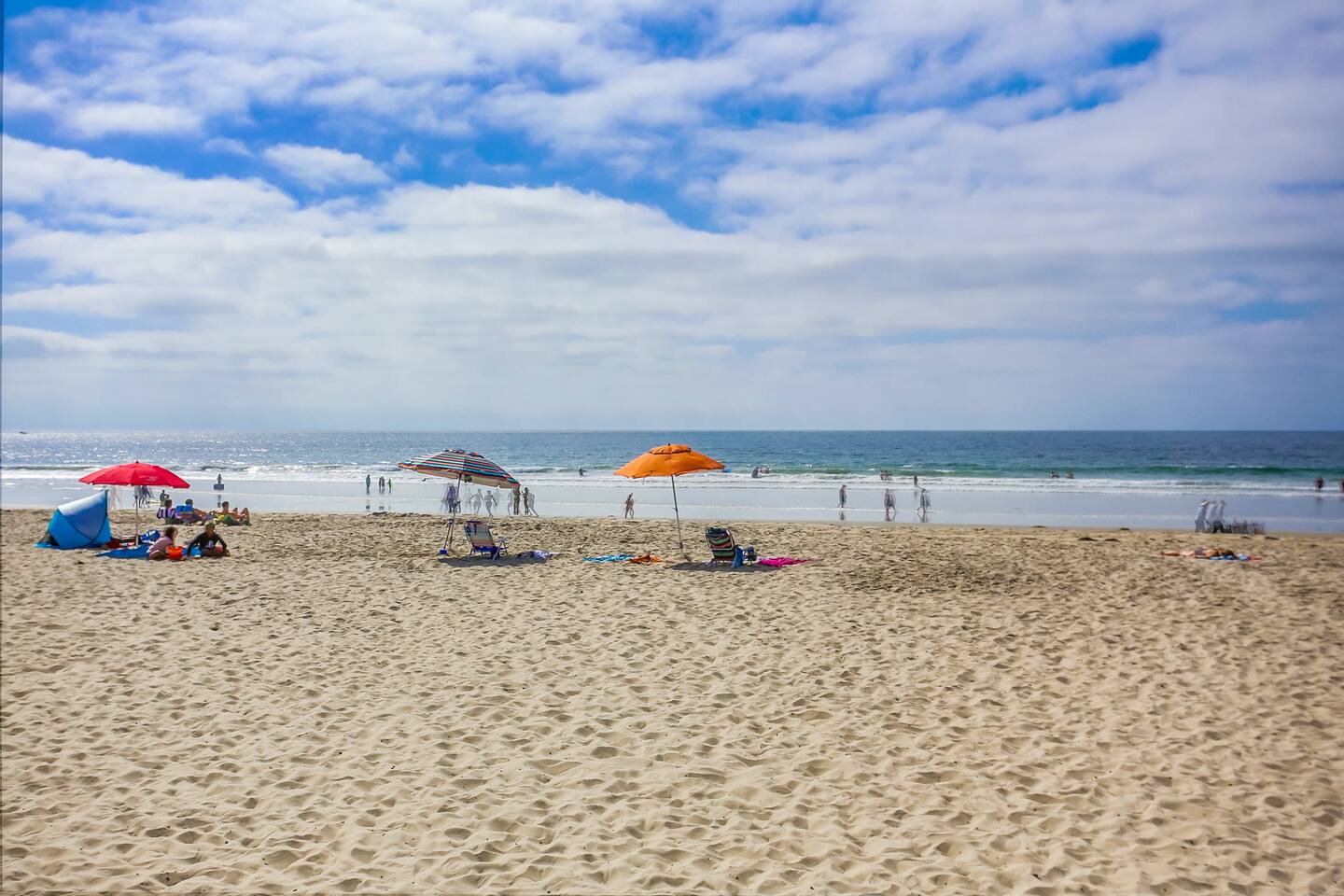 Roswitha's Beach Getaway Apt - Walk to Sand & Bay