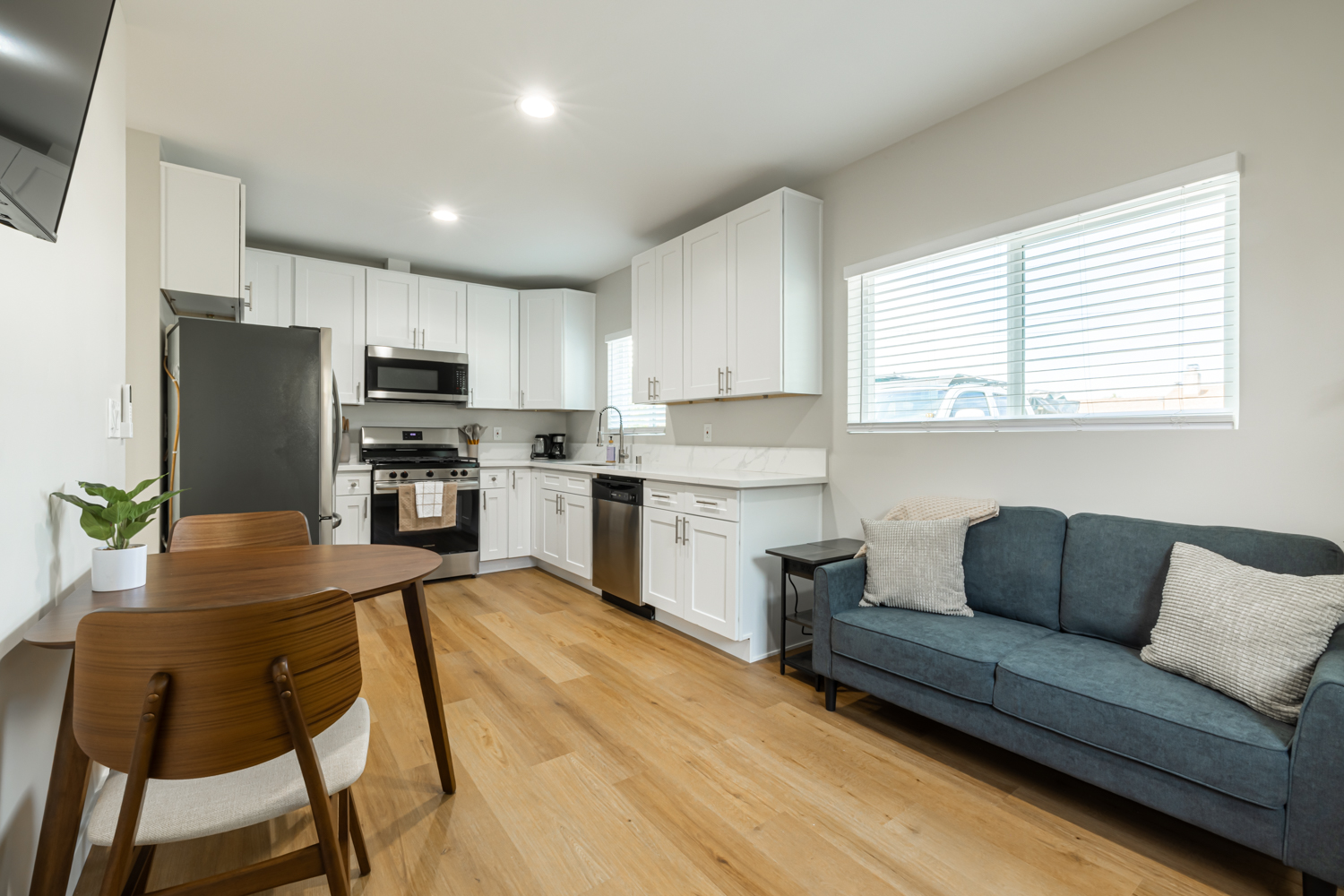 Cozy Casa | Sleek & Modern Monthly Escape