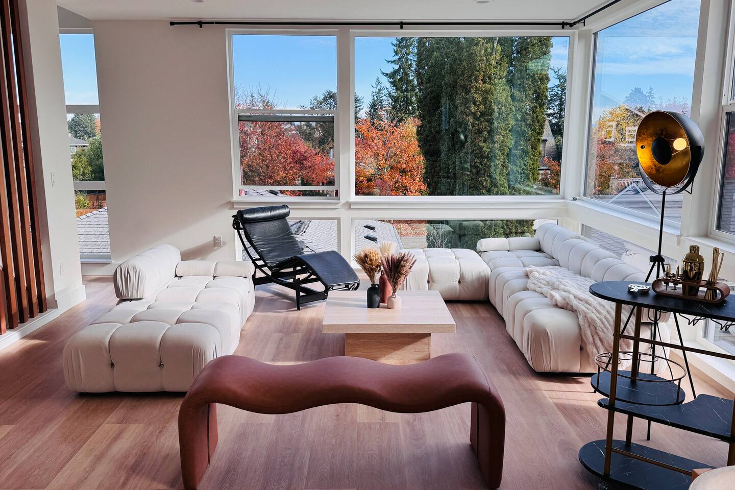 Premium 3BR Suite Minutes to Downtown