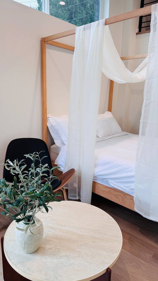 Cozy West Seattle Studio Near Space Needle