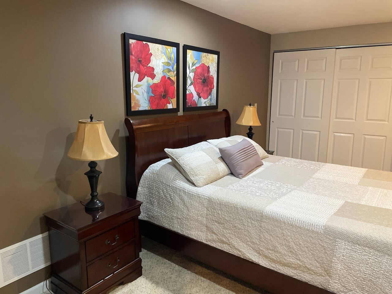 Bedroom with queen memory foam mattress
