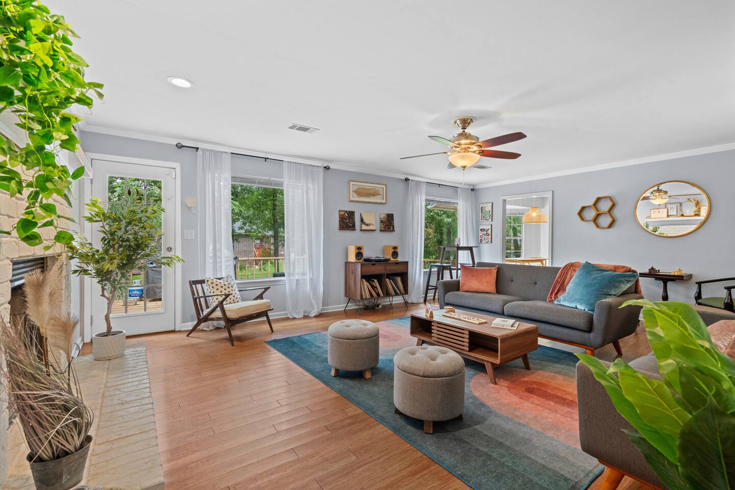 Fun Modern Family Retreat In Hot Springs By Lake