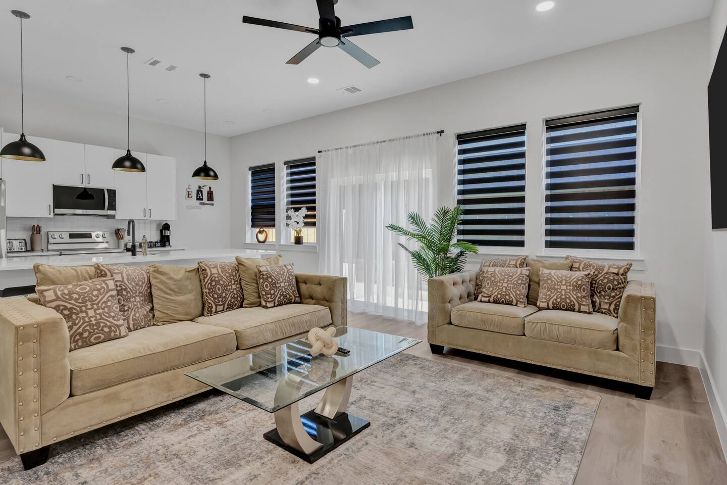 Stylish 3BR Dallas Townhouse | Rooftop Terrace