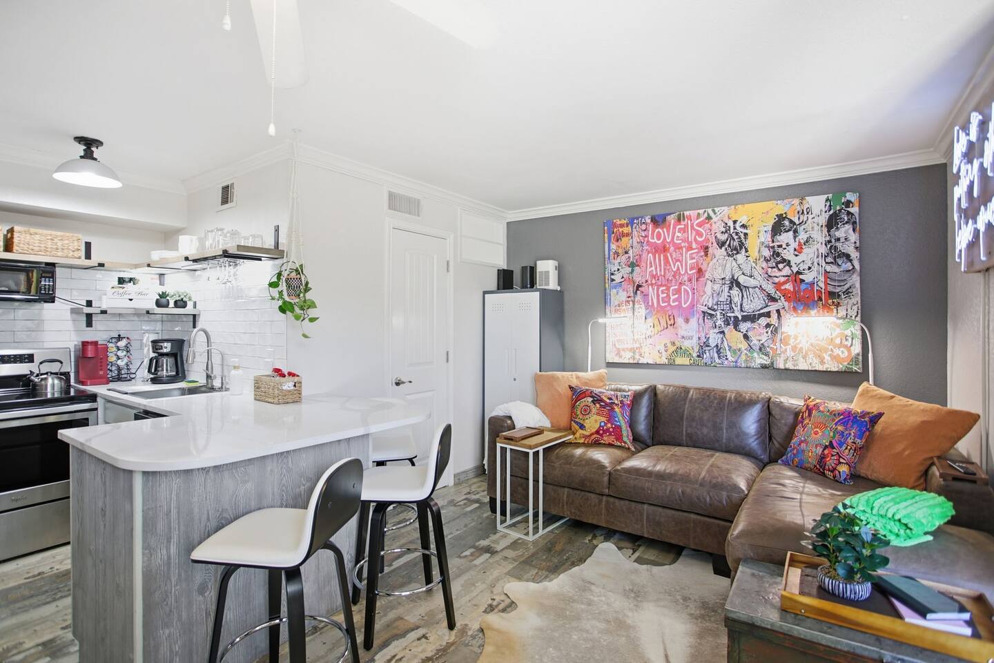 1BR Condo Near West 7th, Pool, Hot Tub, BBQ For 3