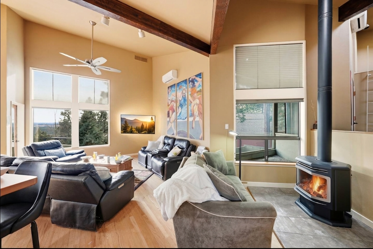 Executive Lodge w/ Hot Tub & Views, Bend