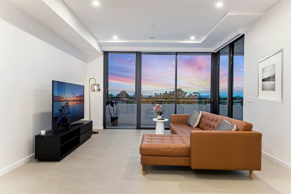 Bright 2BR Apartment at Melrose Park