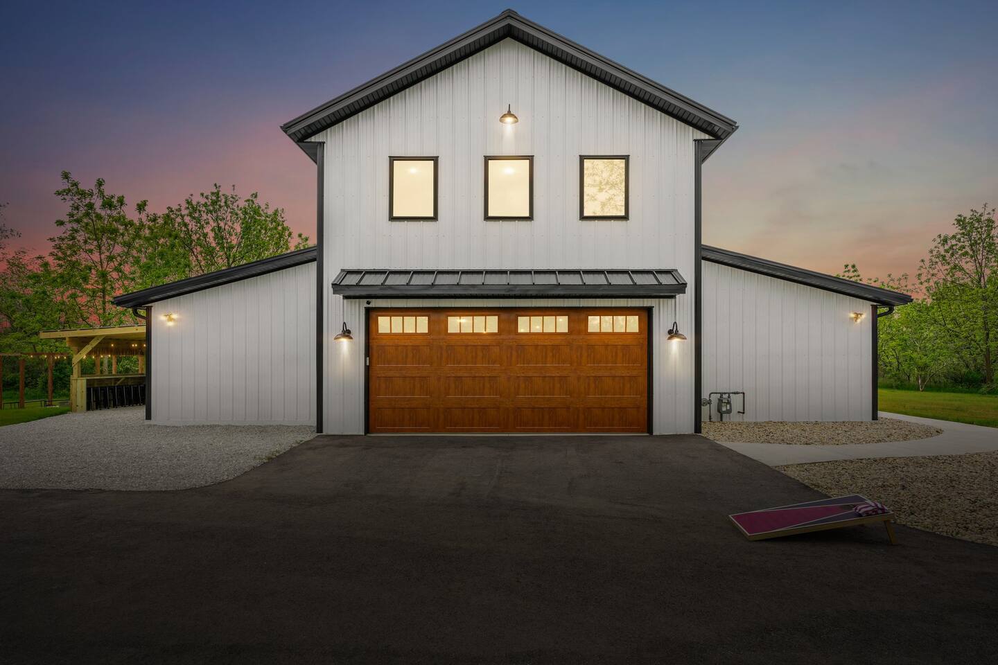 Barn! B-Ball/Mini Golf/Bar/Theater/Arcade/Hot Tub