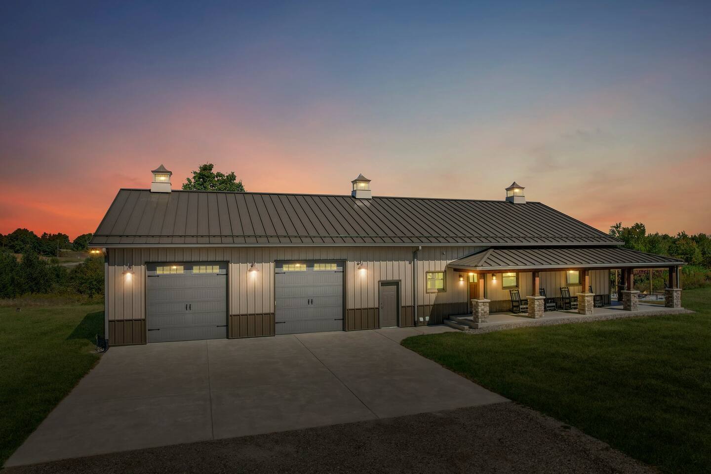 Barn! Golf Sim/Theater/Slide/Hot Tub/Mini Golf/Bar