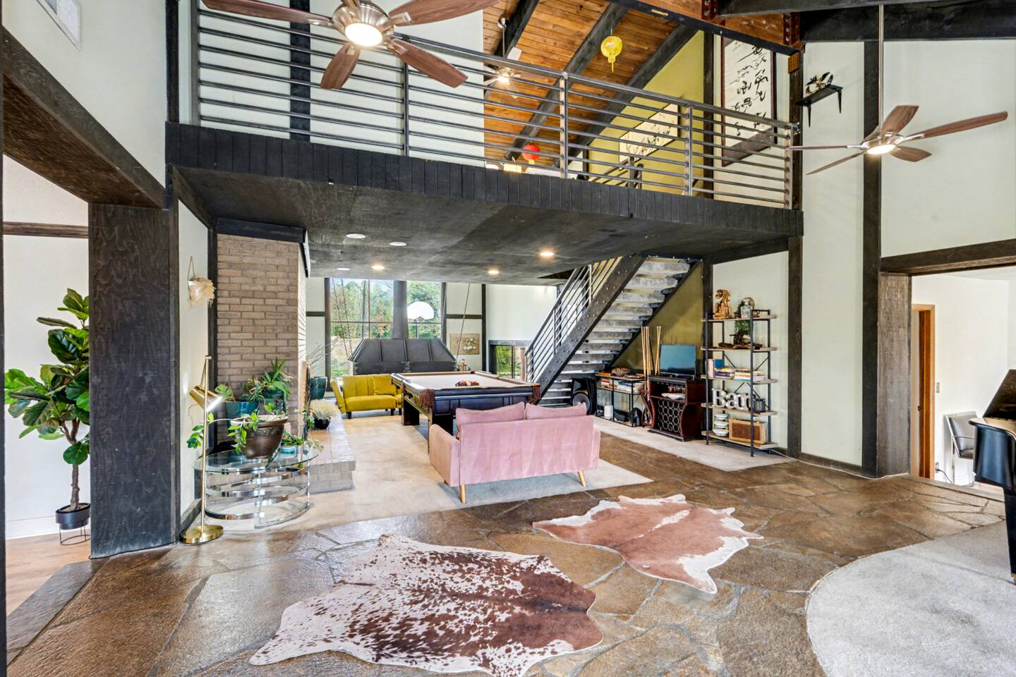 4 bedroom + loft | Hot Tub | near ski resorts