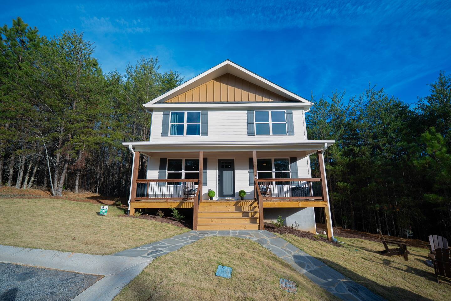 Modern Luxury Cabin w/ Hot Tub & Fire Pit in Helen