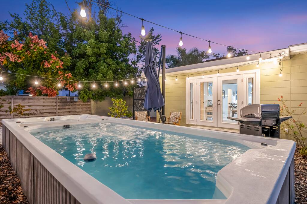 Heated Swim Spa / Hot Tub Boho Family Home