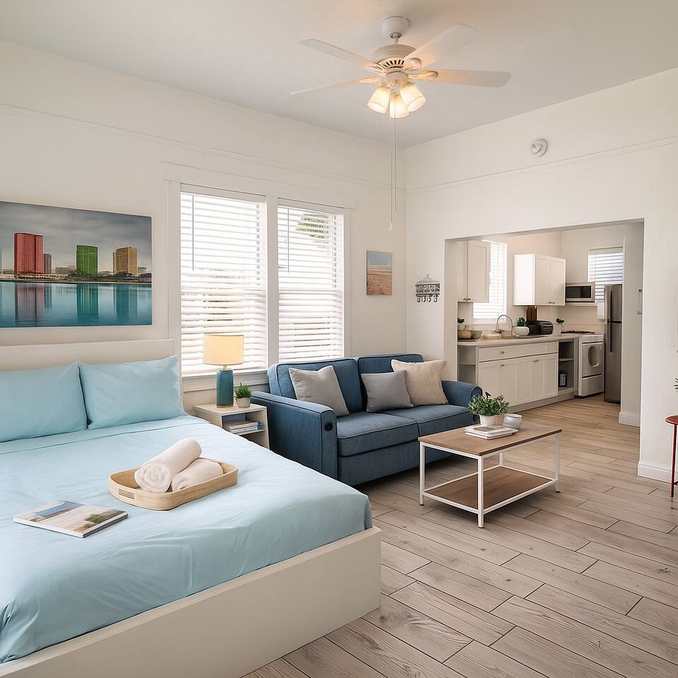 Stylish Studio w Patio Walk Downtown & Balboa Park