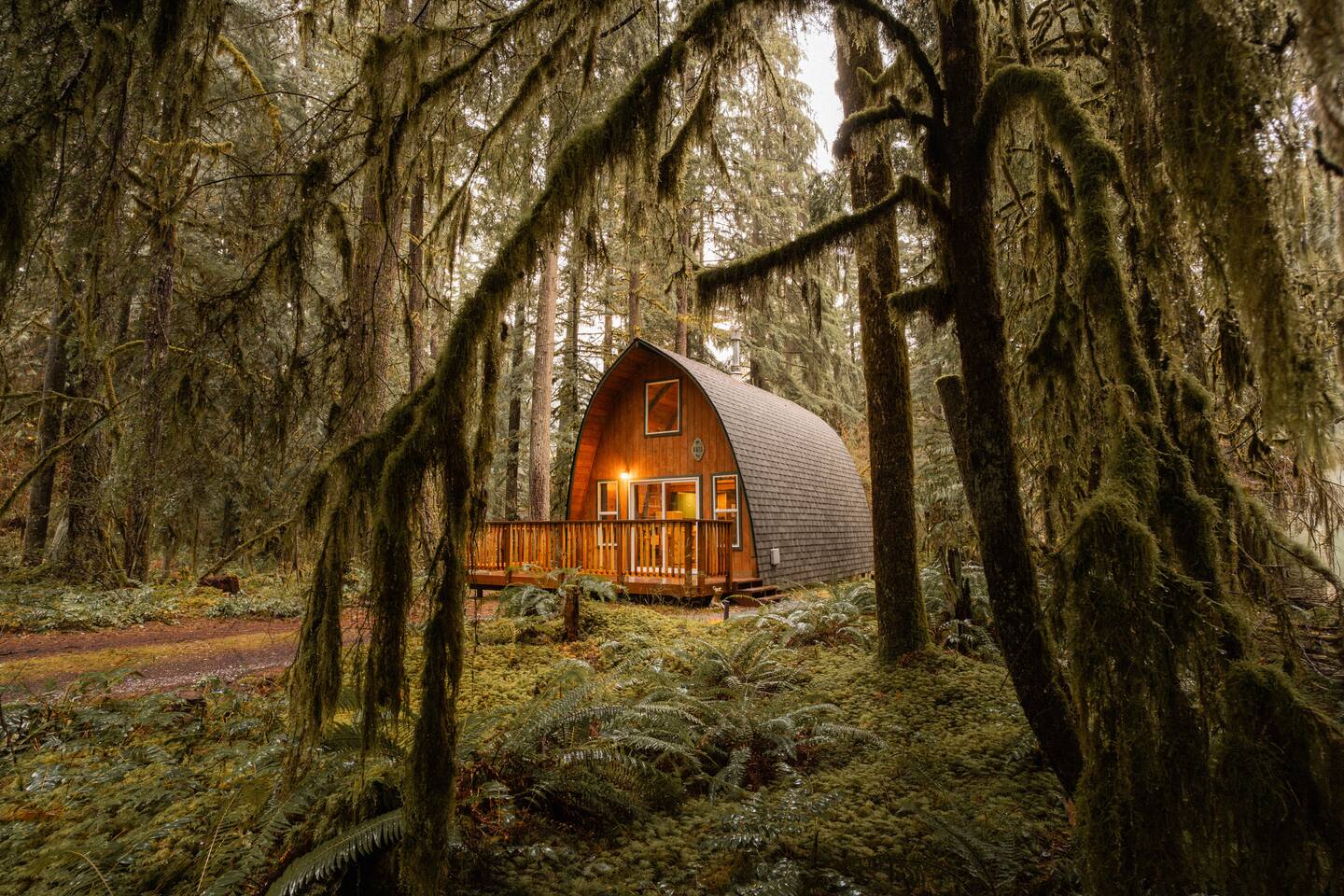 Couple's Getaway with Gas Fireplace near Mt Baker