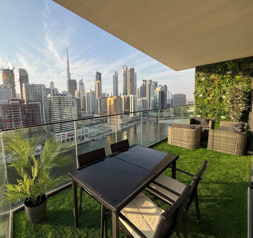 Luxury 2 Beds - Burj and canal view - Huge Balcony