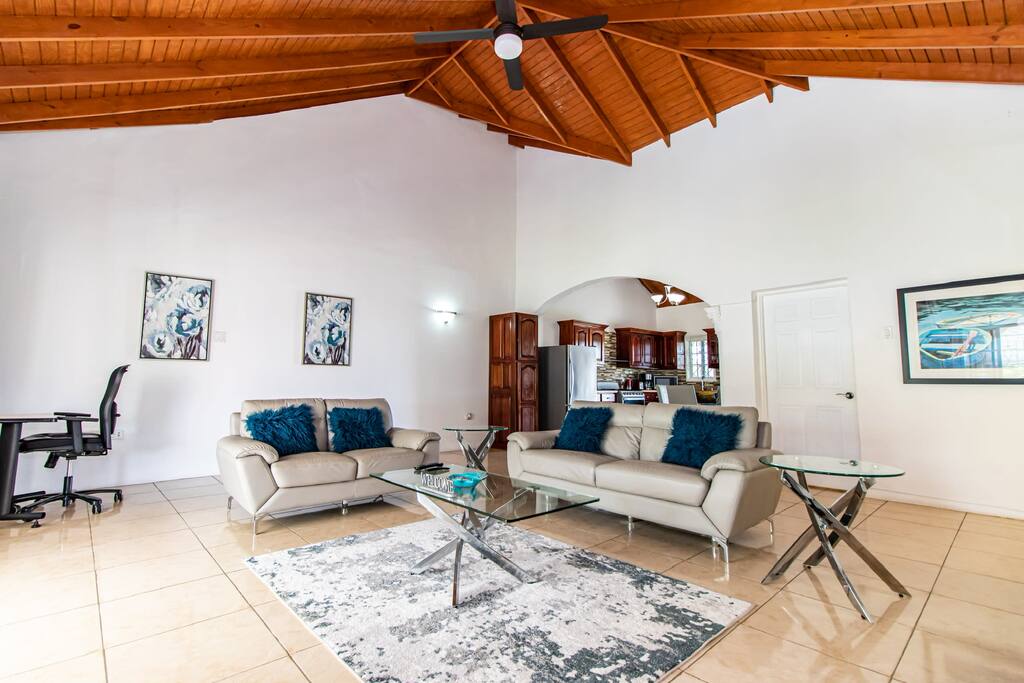 Runaway Bay Gem Villa!