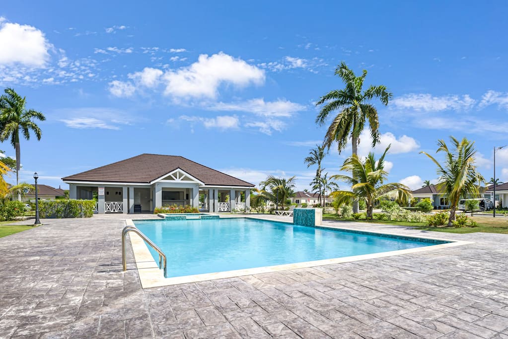 Coral Breeze Villa 3-BDR w/Pool Near OchoRios