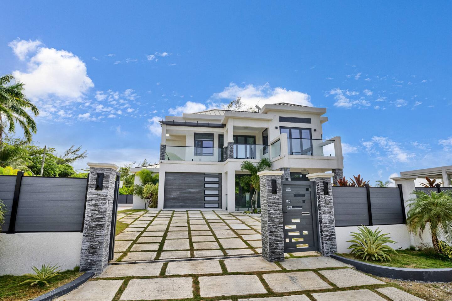 Luxury Villa w/Pool, Chef & Driver near Ocho Rios!