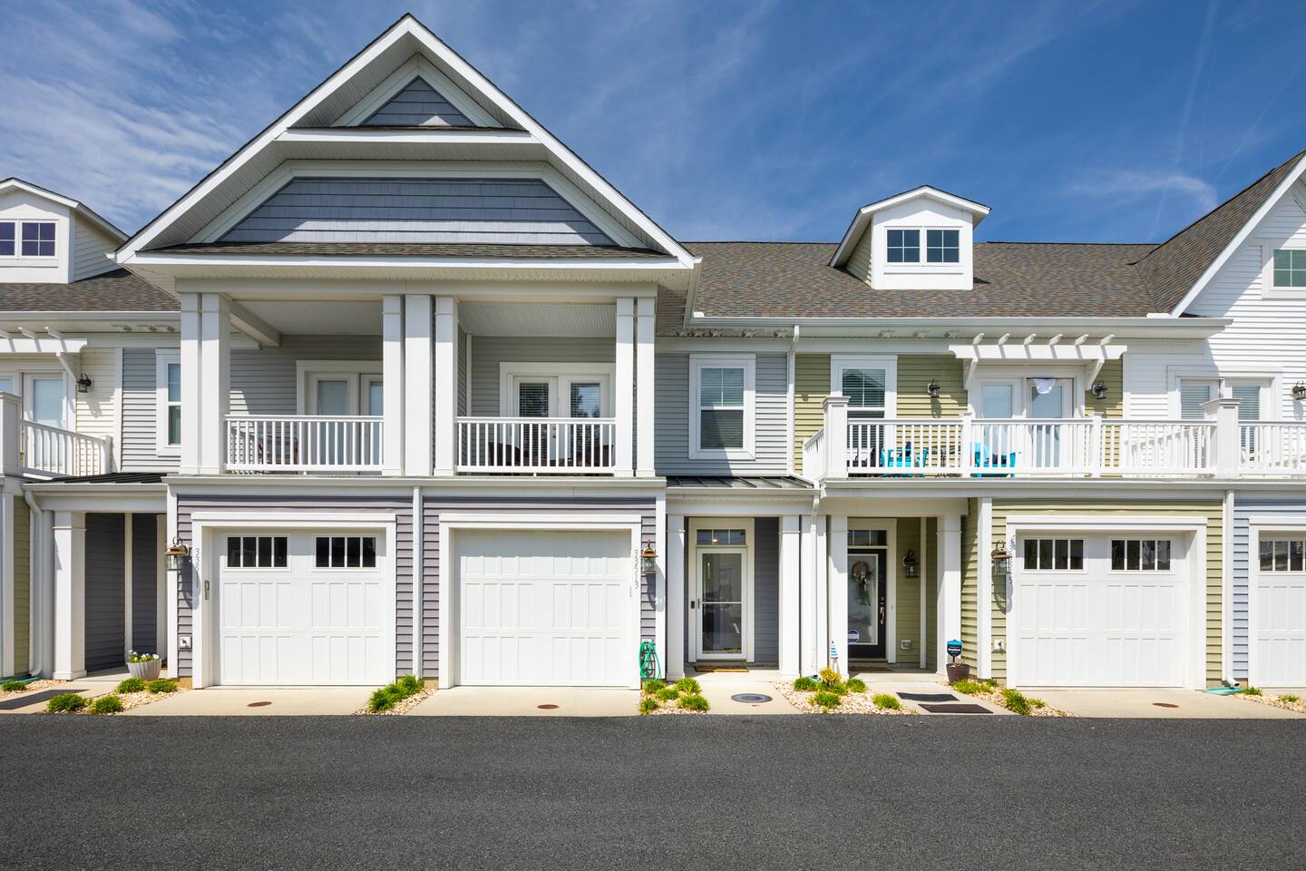 Shoal Harbor - Walk to beach! Sleeps 8!