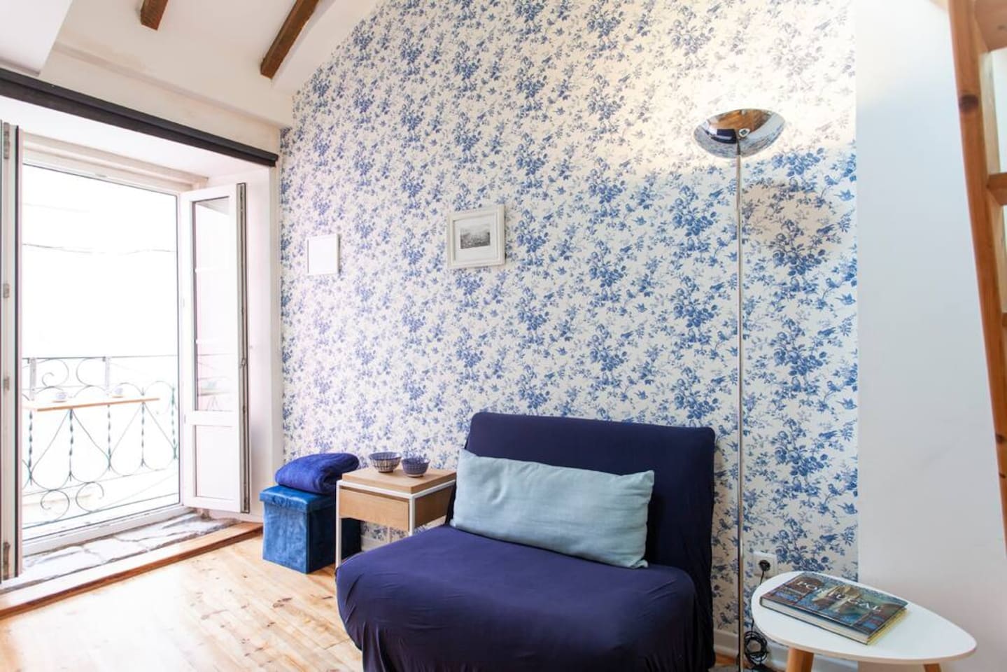 Alfama II, eco-penthouse with french balcony