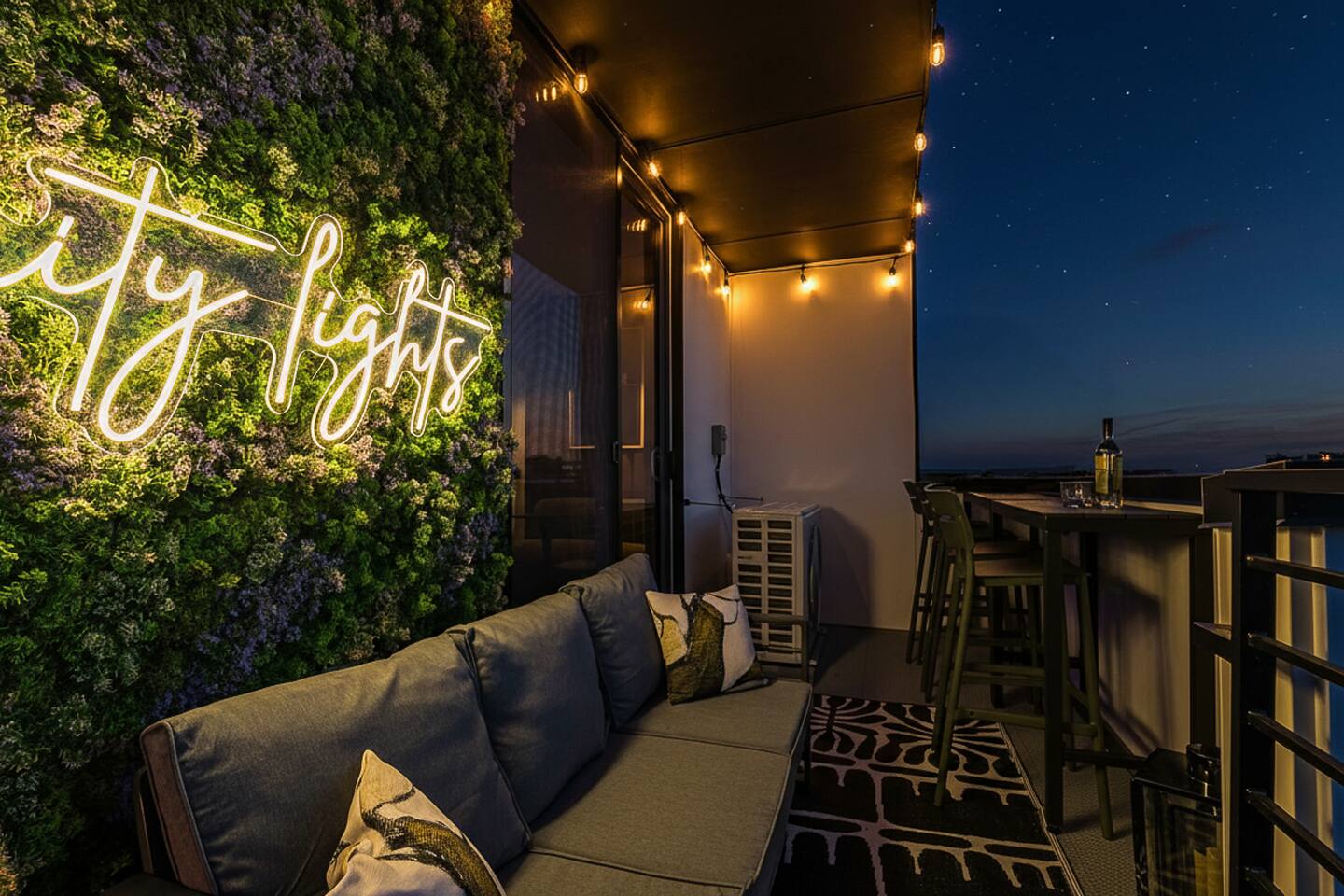 Walk to Cap Hill~Arcade Loft~Rooftop City Views