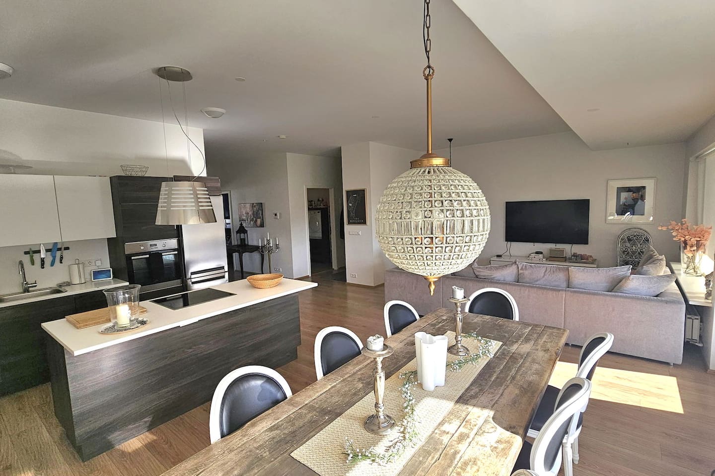 New Modern 3BR, Great View & Private Parking