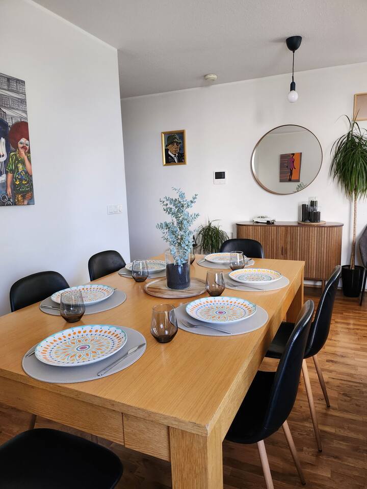 Stay in Comfort, At the Heart of Town